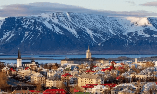 球場供暖，冰島這才叫全民足球！~